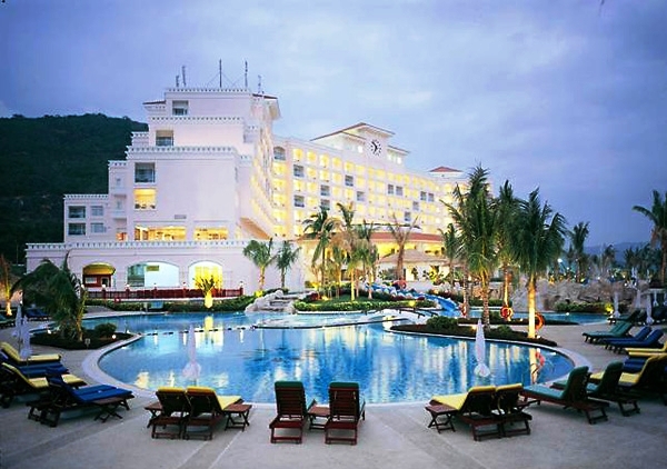 Holiday Inn Yalong Bay 5*