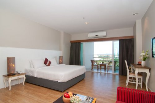 V8 Sea View 3*