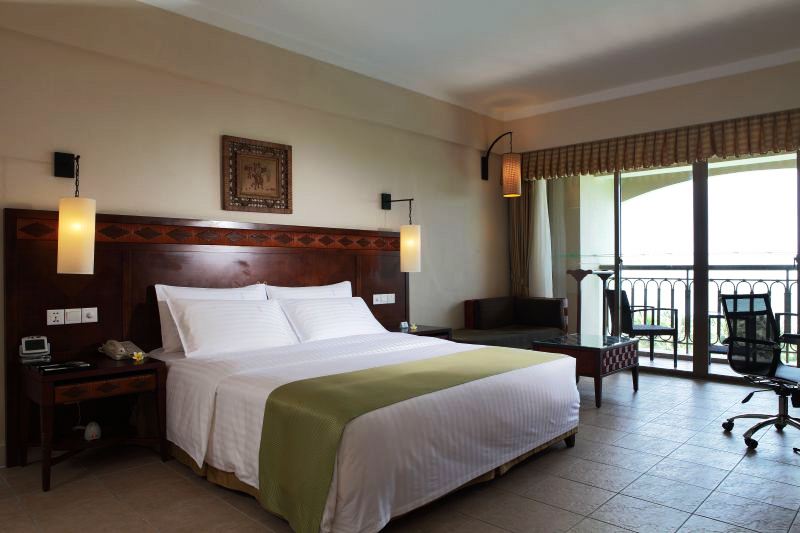 Holiday Inn Sanya Bay 5*