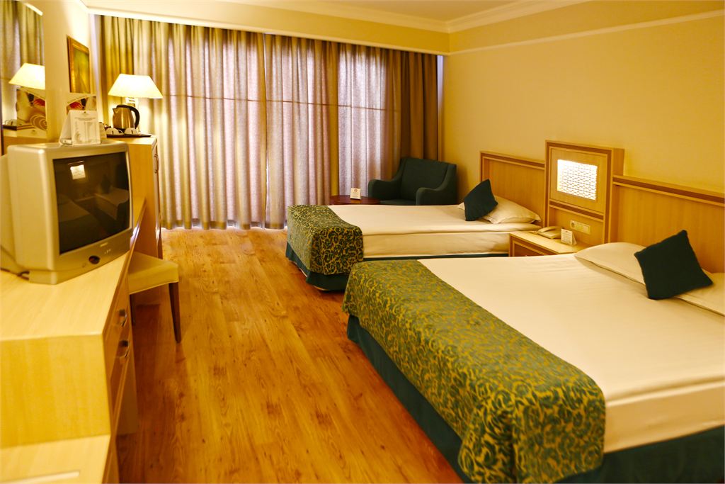 Utopia World Hotel 5*