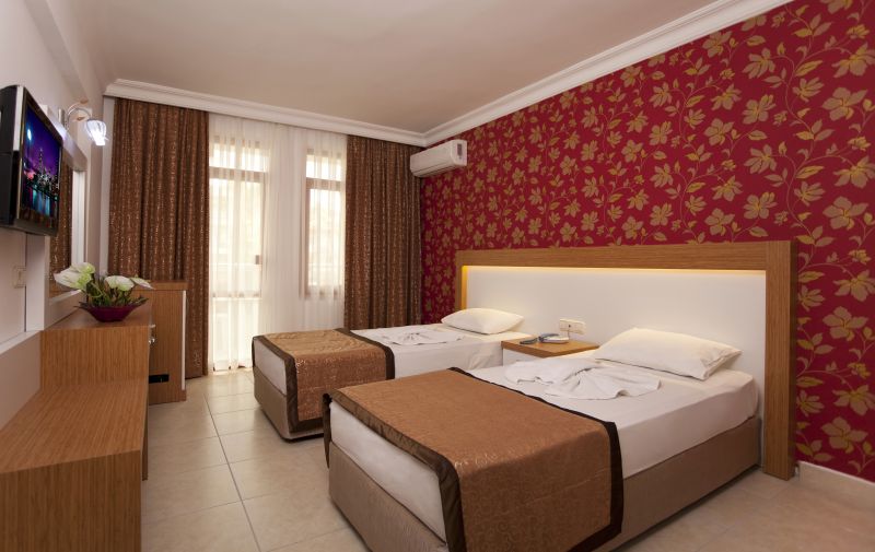 Diamore Hotel 3*